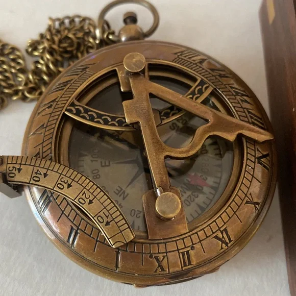 11:04 - Rustic Brass Compass - Picture 2 of 13